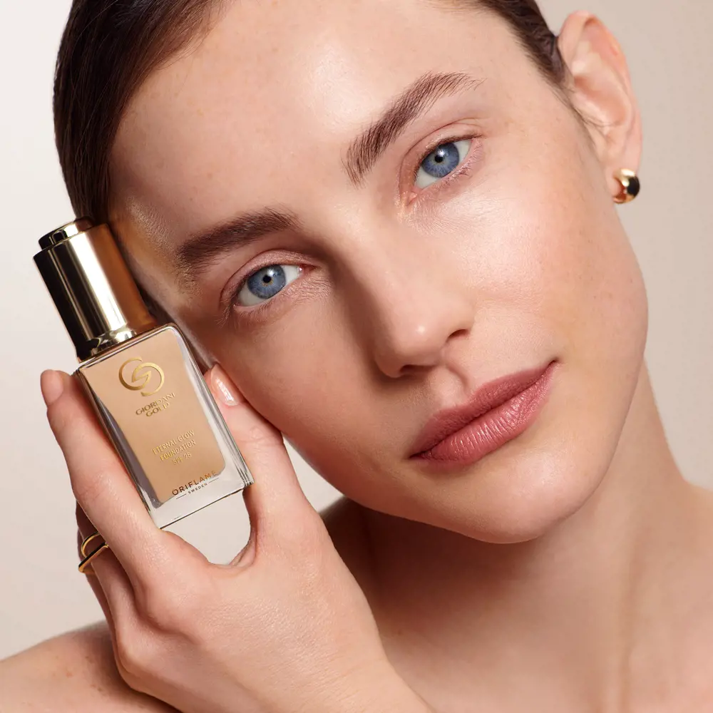 Сияющая тональная основа Giordani Gold SPF 25