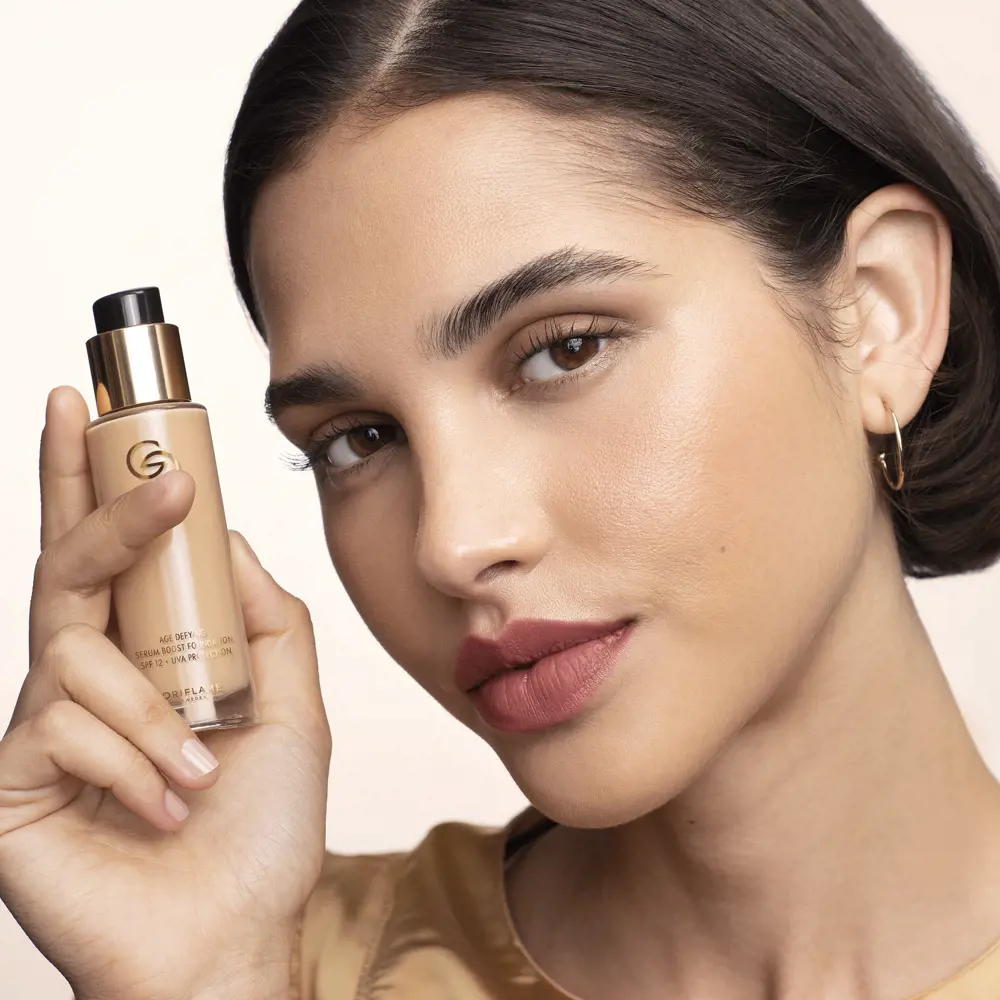 Антивозрастная тональная основа с пребиотической сывороткой Giordani Gold SPF 12